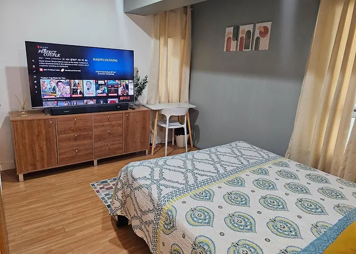 Holiday home Casa Rosa2 2br Loft In Bgc With 55 Smart Tv 5 Pax *
