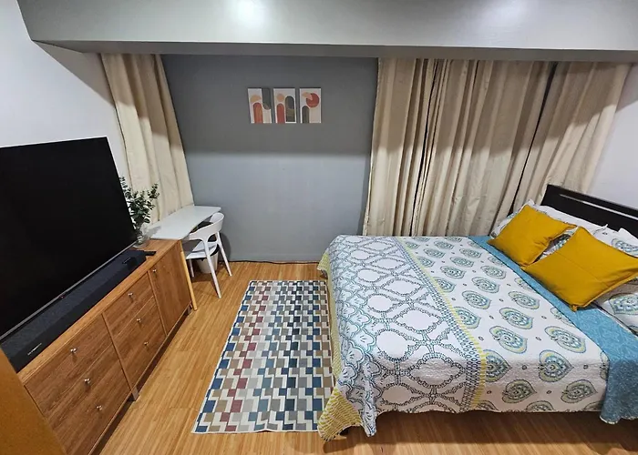 Casa Rosa2 2br Loft In Bgc With 55 Smart Tv 5 Pax Holiday home *