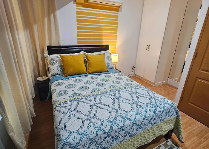 Casa Rosa2 2br Loft In Bgc With 55 Smart Tv 5 Pax Holiday home *