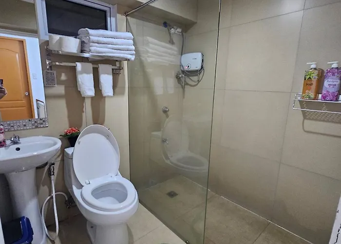 Casa Rosa2 2br Loft In Bgc With 55 Smart Tv 5 Pax Holiday home *